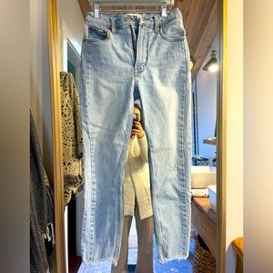 Abercrombie & Fitch size 25s The skinny High Rise Jean